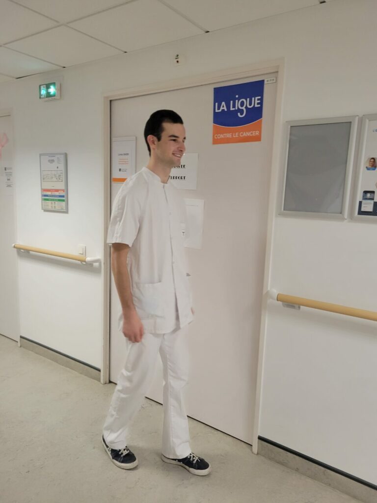 Alexandre Lloveras : un médaillé d'Or aux Jeux paralympique de Tokyo 2021, en sport étude à l'IFMKDV de Lyon 2 Alex en stage kiné à la Sauvegarde