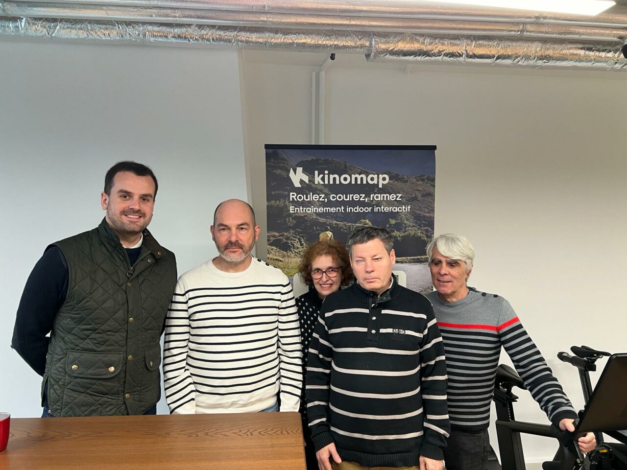 Visite chez KINOMAP 1 Chez kinomap 29 fevrier 2024 : de gauche à droite Victor, Christophe, Marie Pierre, Joël, Joachim